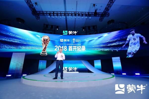 目前阿劳霍与巴萨的合同到2026年到期，违约金10亿欧元。